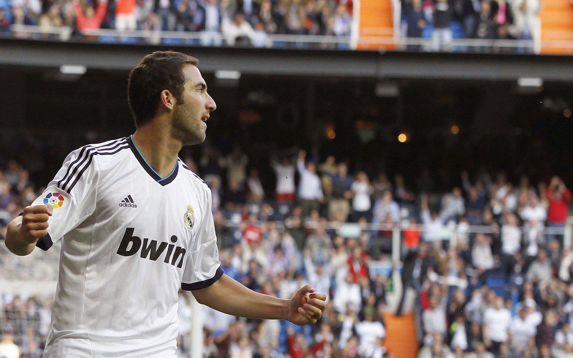 绝境中的闪电一击！胡安-詹宁斯38码长途奔袭逆转战局，49人惊险领先熊队